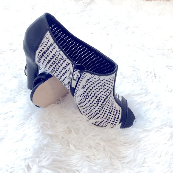 Calvin Klein Open Toe Sandal Heels - Picture 4 of 5